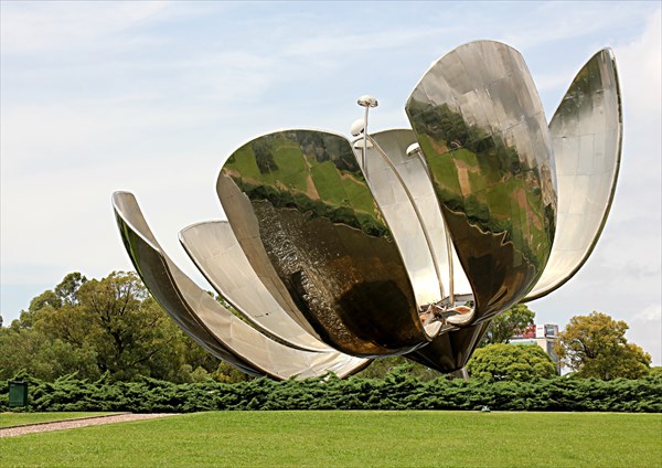 126-Floralis Generica